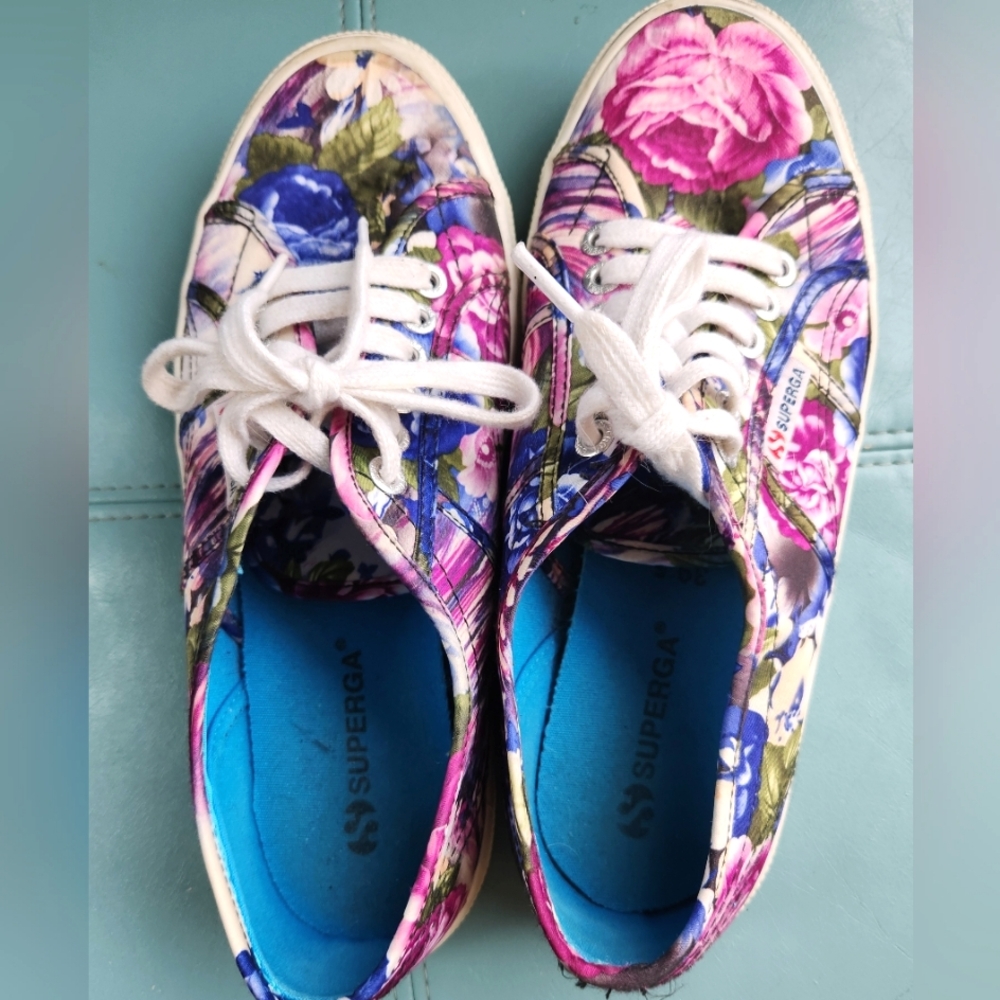 SUPERGA Pretty Flowers  Lilac Blue Summer Country Floral Skater Sneaker EUC 8.5